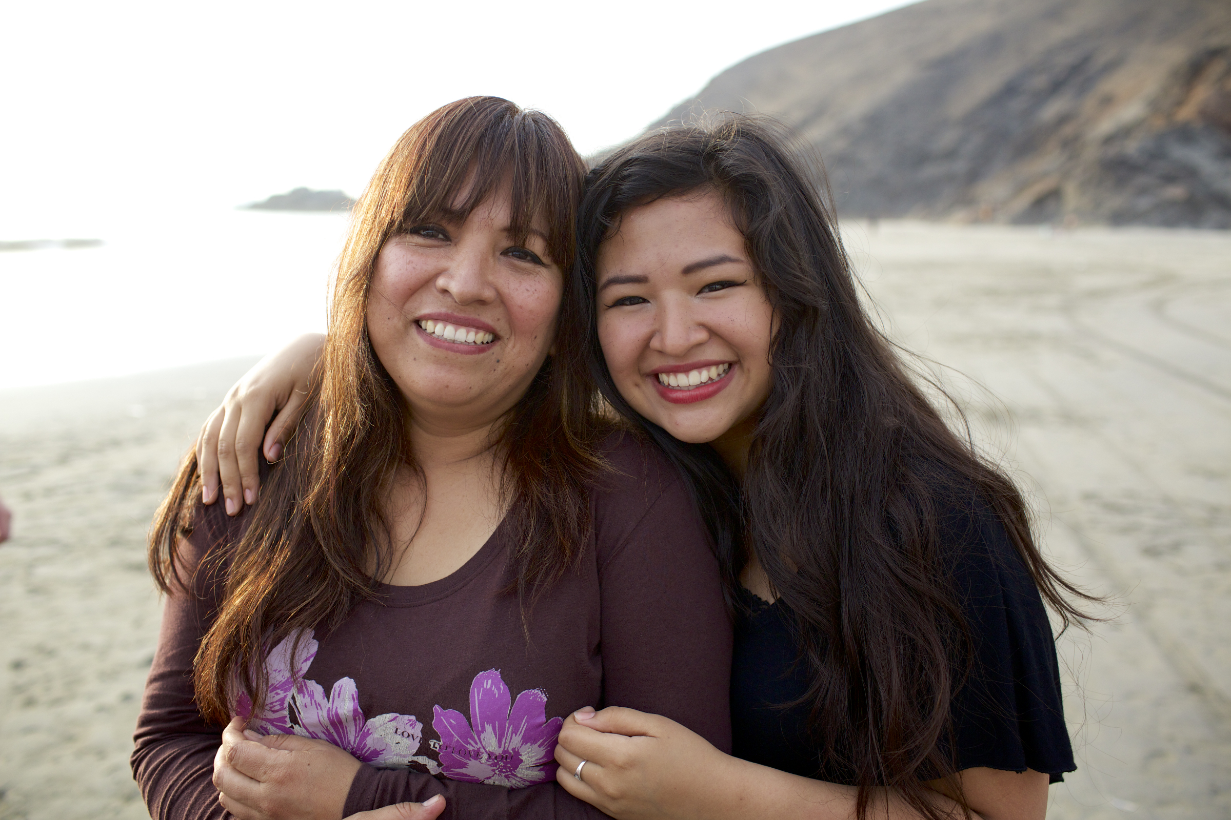 mothers-young-woman-beach